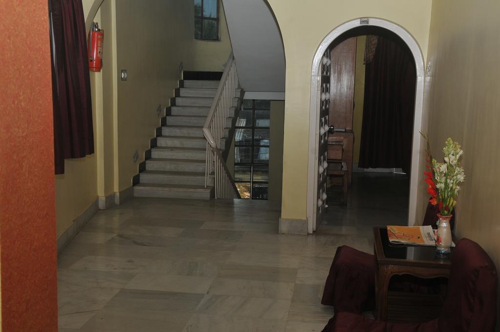 New Hotel White Palace Calcutta Extérieur photo