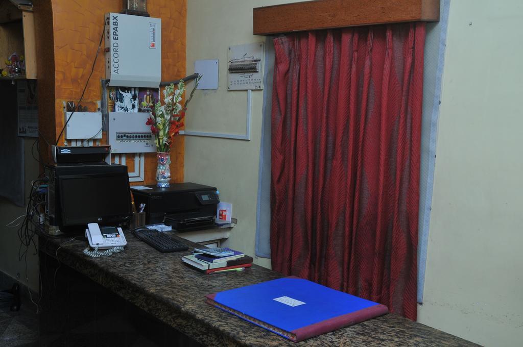 New Hotel White Palace Calcutta Extérieur photo
