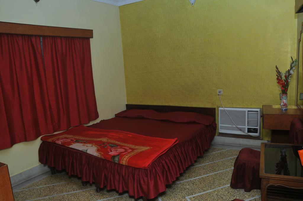 New Hotel White Palace Calcutta Extérieur photo