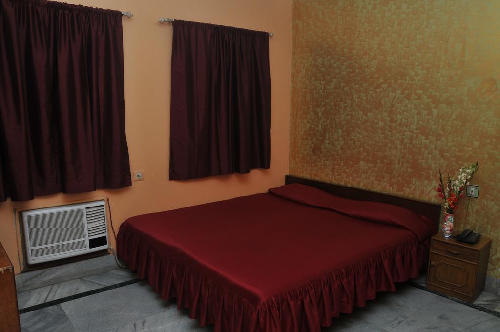 New Hotel White Palace Calcutta Extérieur photo