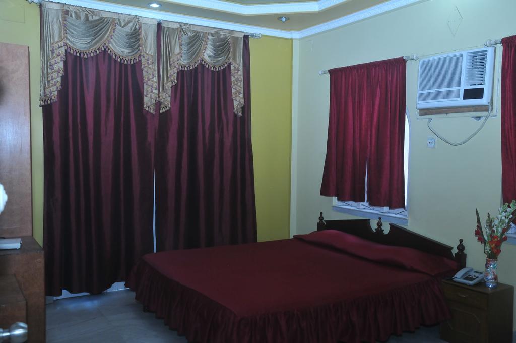 New Hotel White Palace Calcutta Extérieur photo