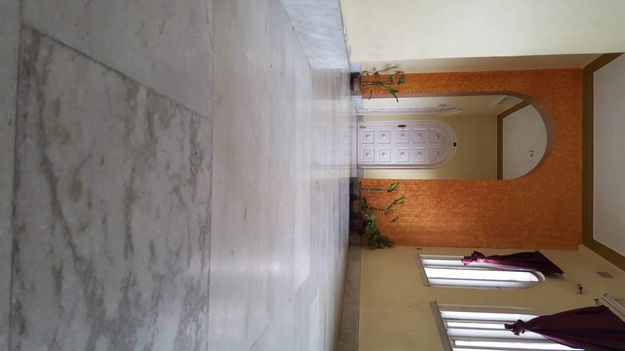 New Hotel White Palace Calcutta Extérieur photo