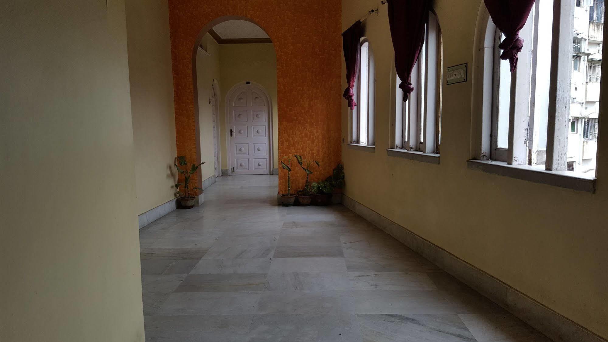New Hotel White Palace Calcutta Extérieur photo