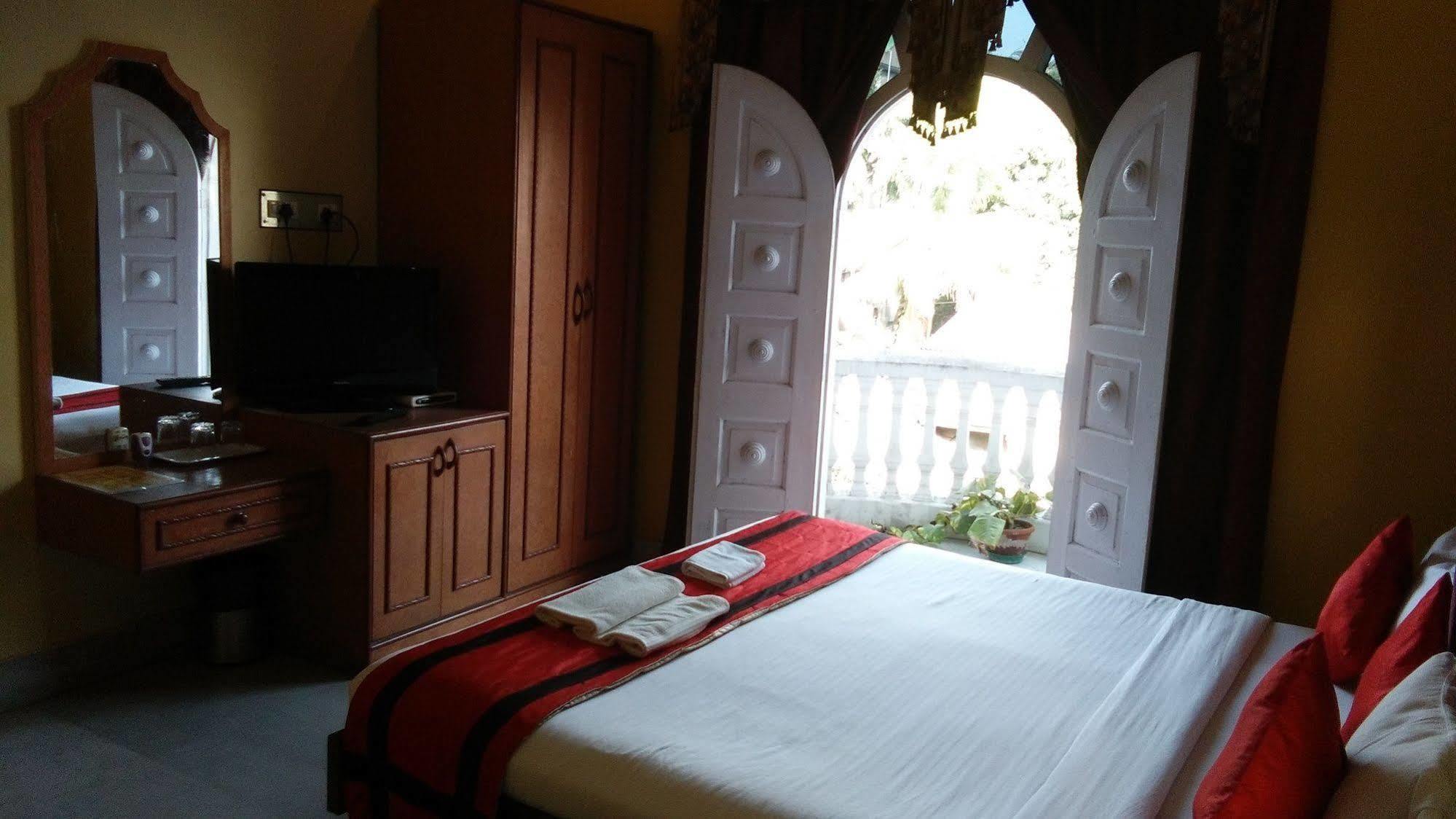 New Hotel White Palace Calcutta Extérieur photo