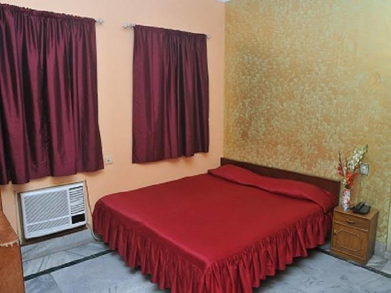 New Hotel White Palace Calcutta Extérieur photo