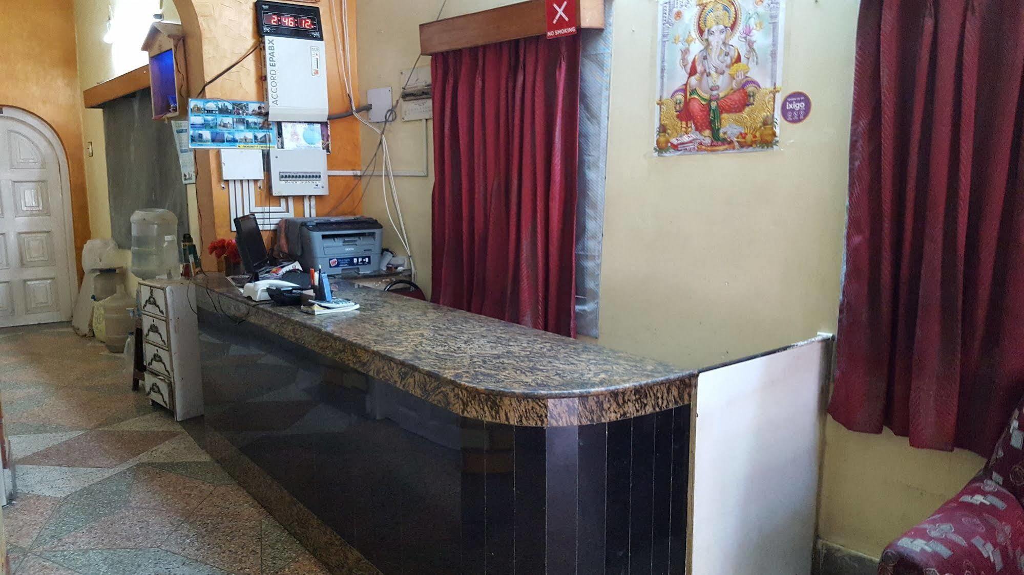 New Hotel White Palace Calcutta Extérieur photo