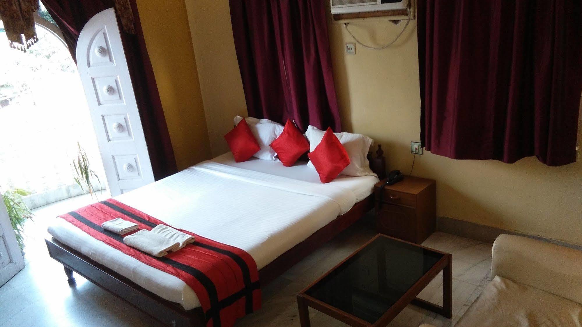 New Hotel White Palace Calcutta Extérieur photo