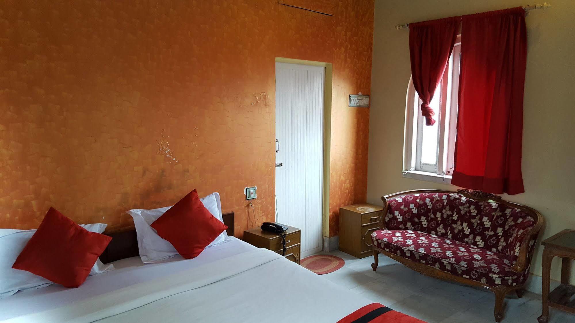 New Hotel White Palace Calcutta Extérieur photo