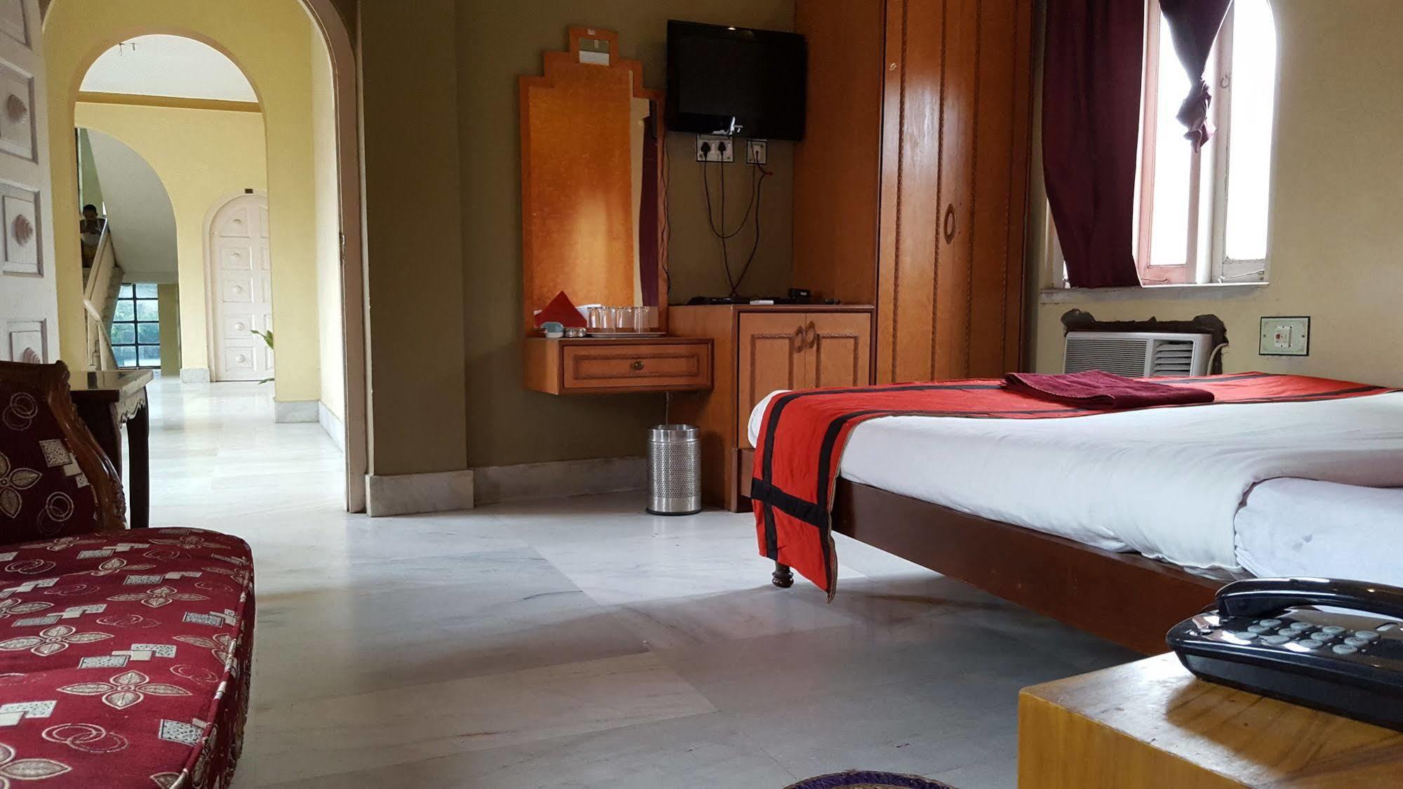 New Hotel White Palace Calcutta Extérieur photo