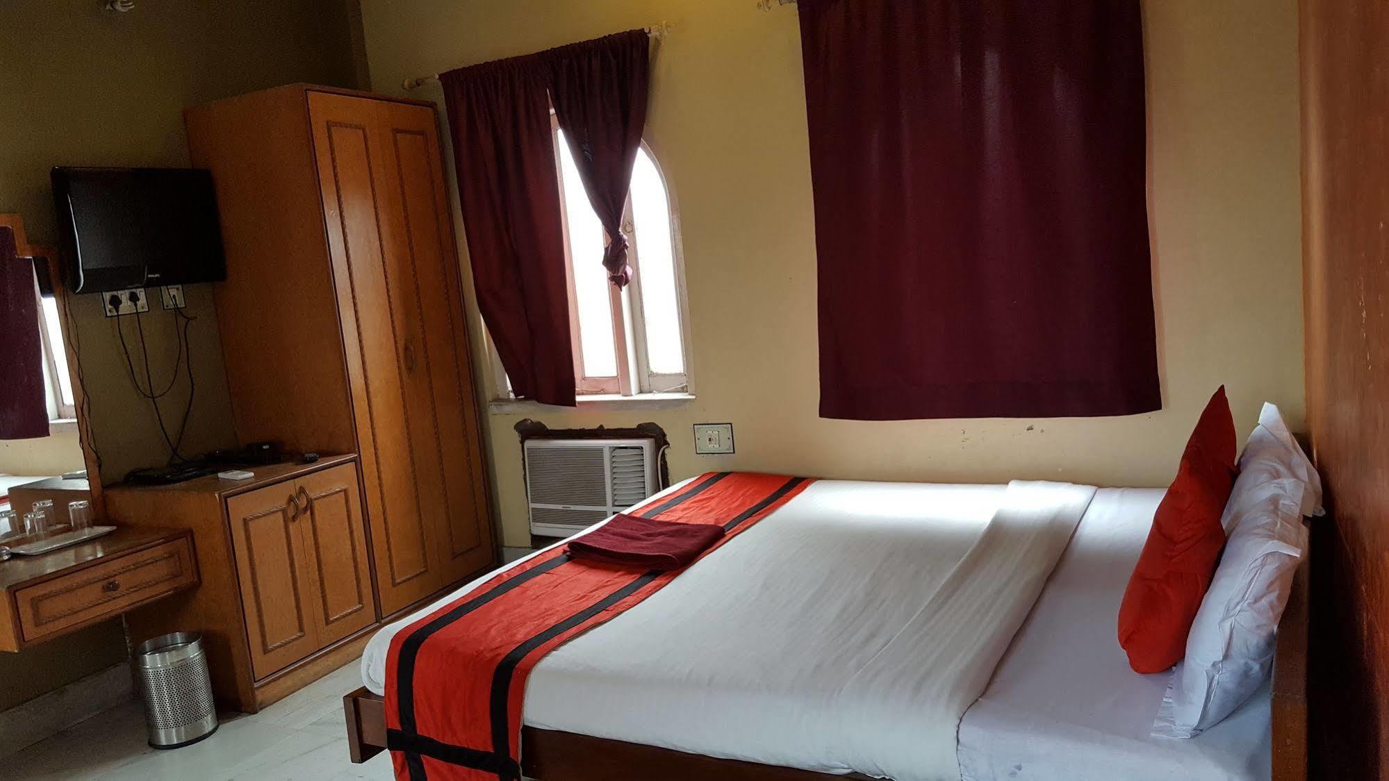 New Hotel White Palace Calcutta Extérieur photo